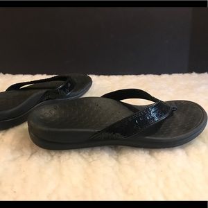 Vionic high arch flip flops black size 7